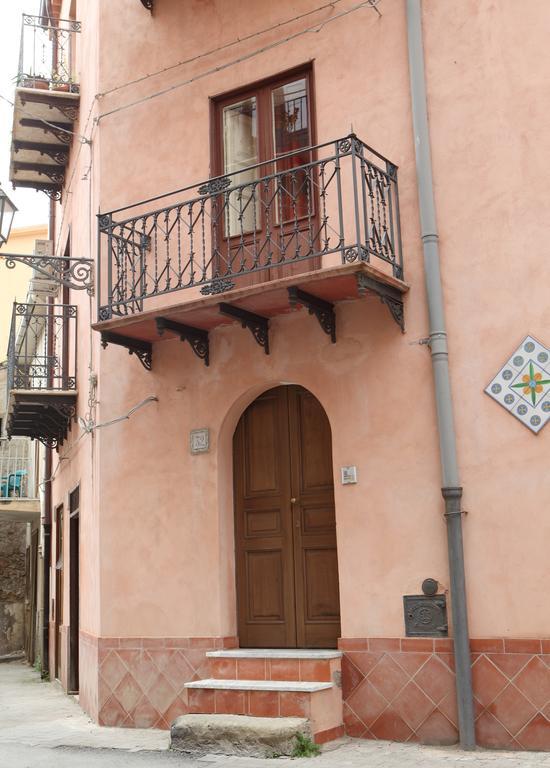 Casa Luigi Sergio - Affitto Breve Lejlighed Santo Stefano di Camastra Værelse billede